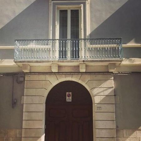 Palazzo Romanelli B&B Trani Extérieur photo