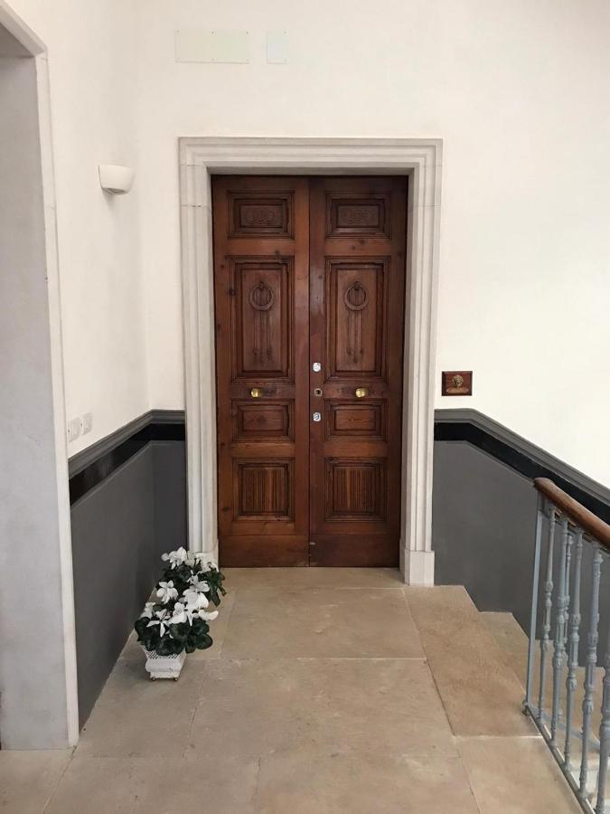 Palazzo Romanelli B&B Trani Extérieur photo