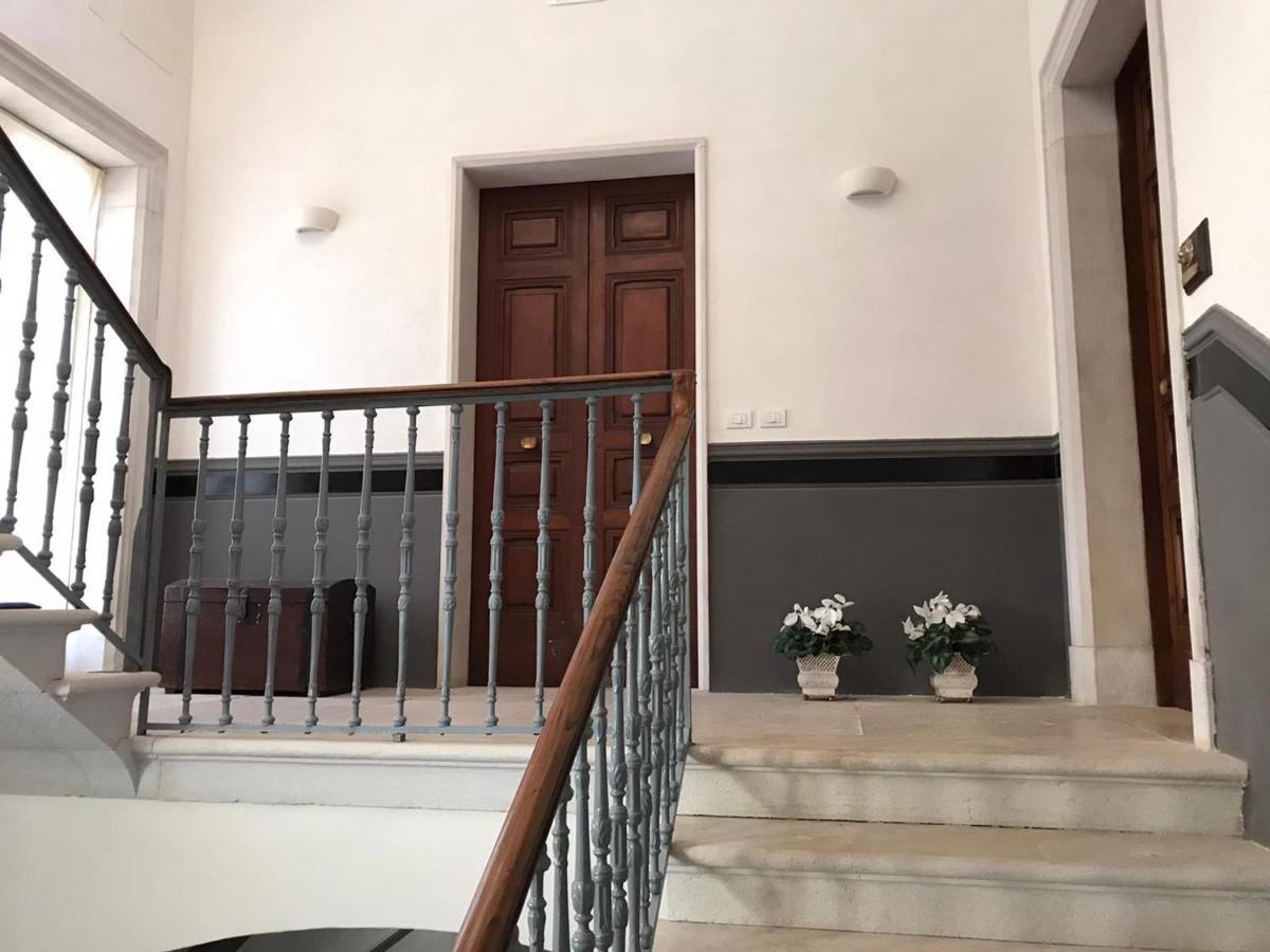 Palazzo Romanelli B&B Trani Extérieur photo