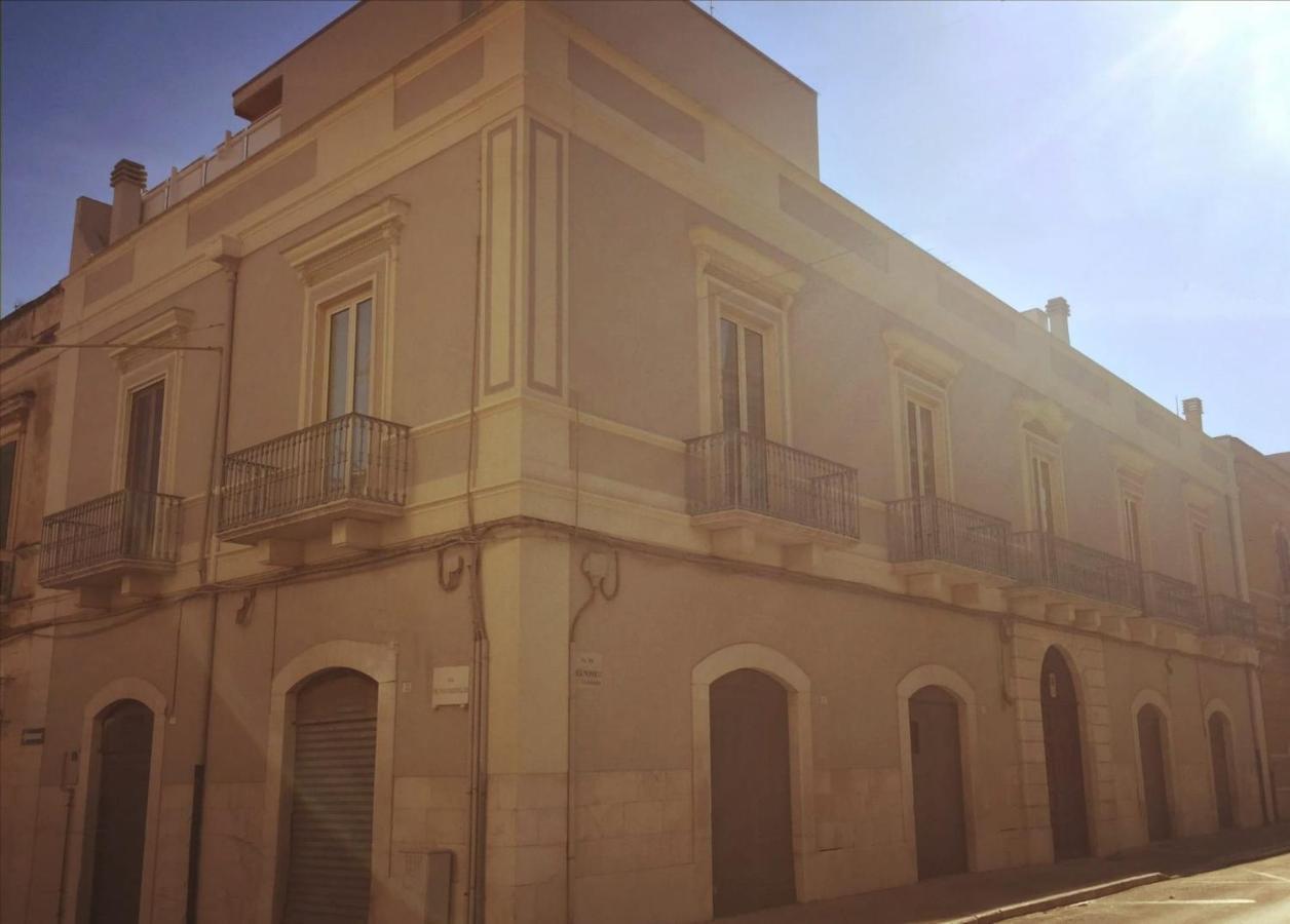 Palazzo Romanelli B&B Trani Extérieur photo